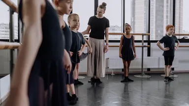 Kids and their instructor in a dance class