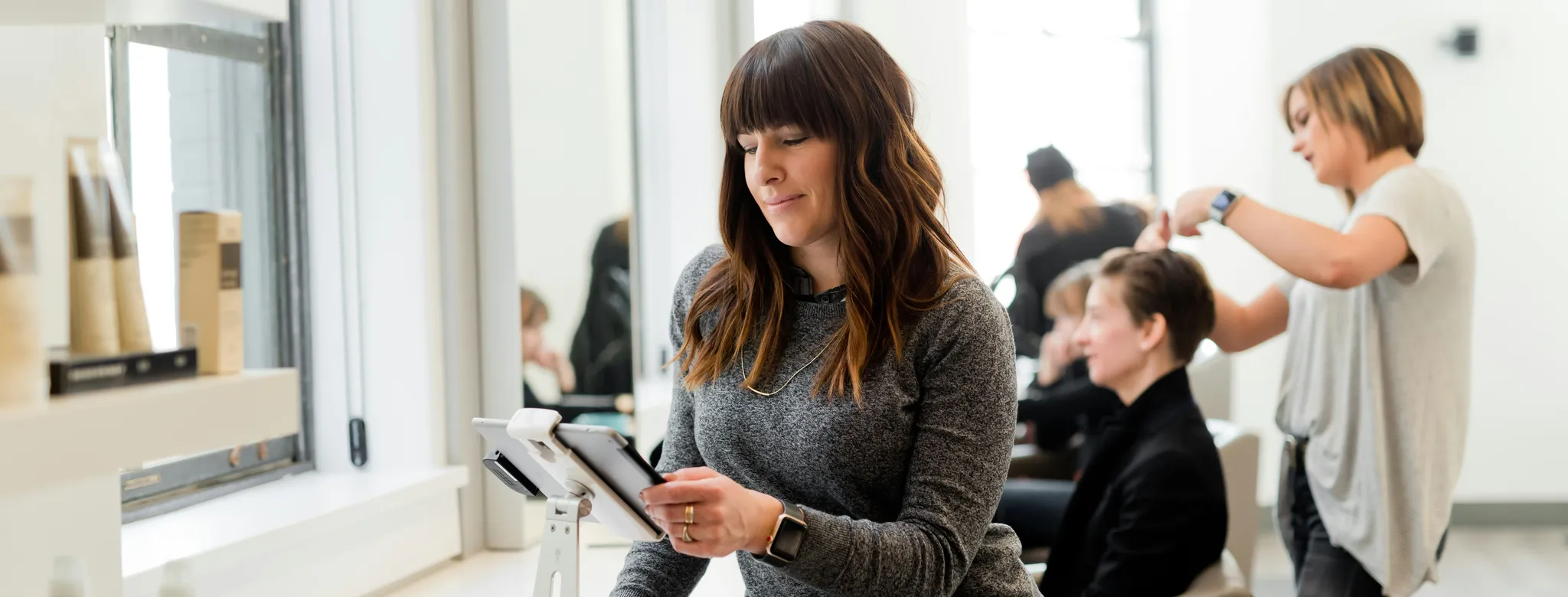 An employee working at a salon
