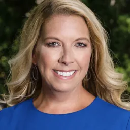 liz clark headshot ihrsa